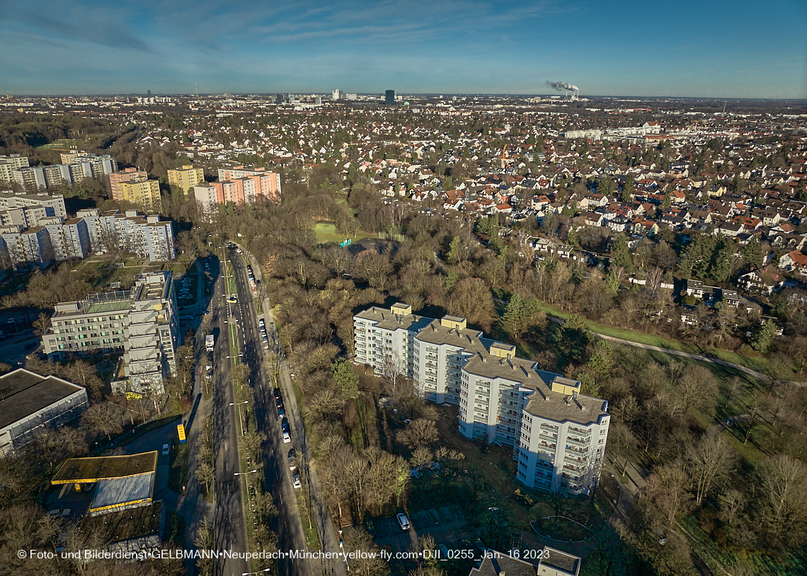 16.01.2023 - Marx-Zentrum mit Grundschule und Umgebung